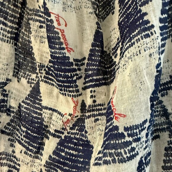 FREE PEOPLE blue and white patterned canvas reuseable tote bag. - Picture 3 of 5